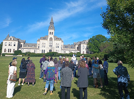Campus tour for online students