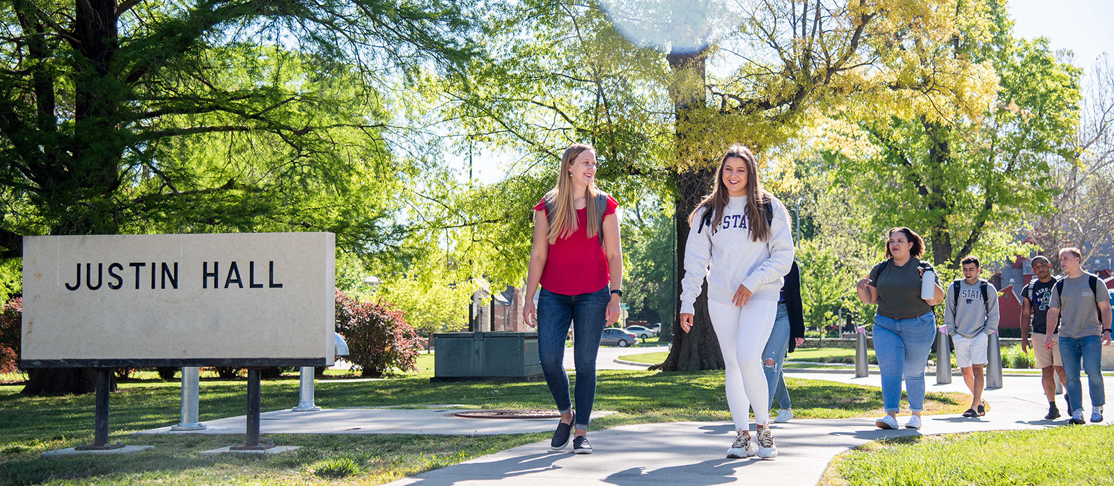 Students in front of Justin Hall